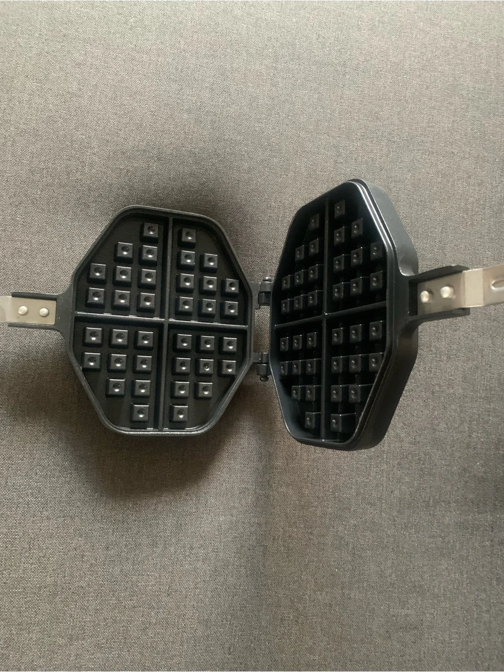 EZ COOKER Black Stovetop Handheld Waffle Maker Cookware Pan For Home Cooks NWOT
